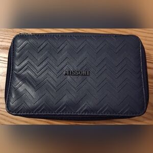 EUC Missoni & Delta Airlines Navy Chevron Travel Cosmetic Beauty Zip Case Bag